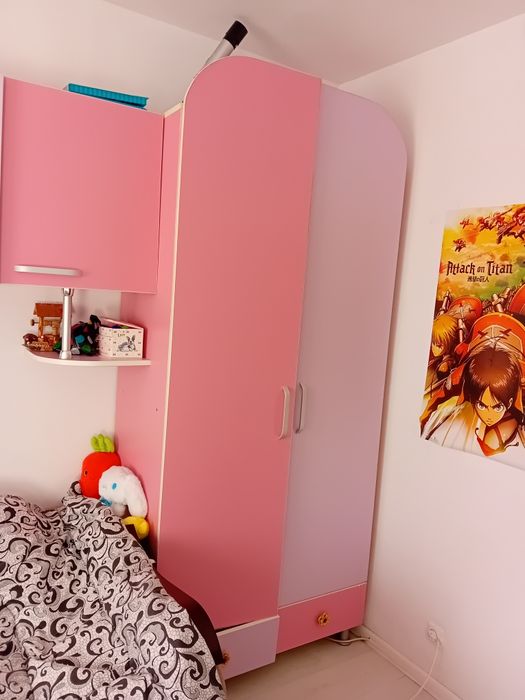 Mobila de Dormitor fete, în stare foarte bună