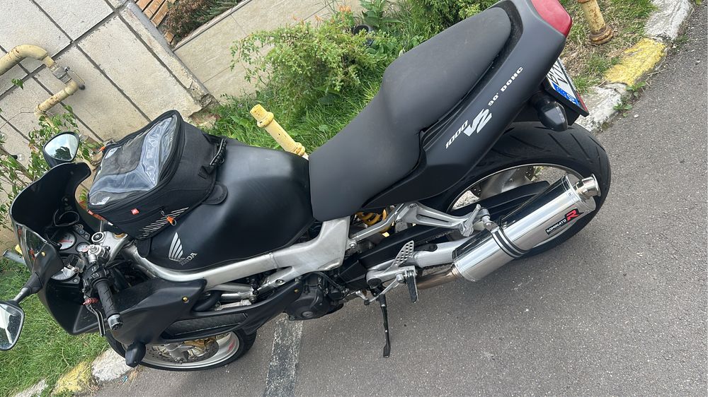 Honda vtr 1000 f sau schimb cu auto