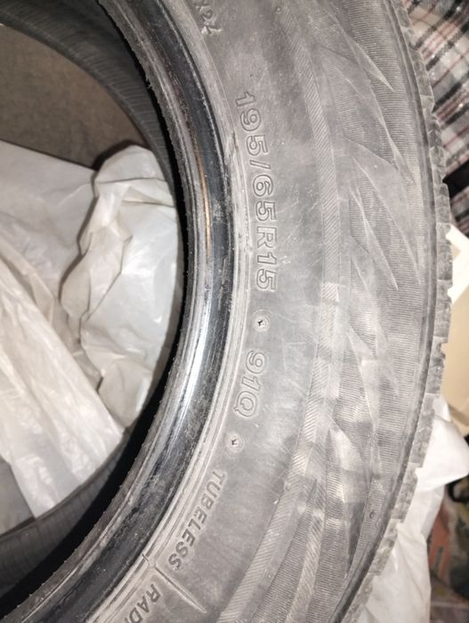 Продам шины зимние 195/65 R15