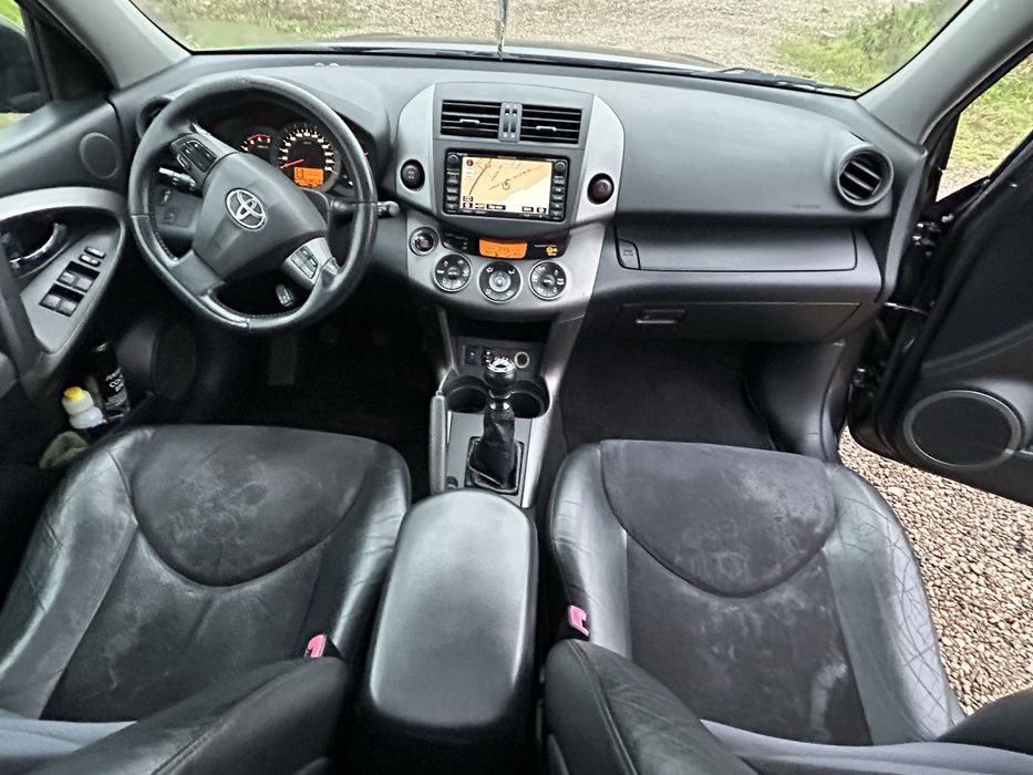 Vind Toyota Rav 4 Navi Clima   4 x 4 Scaune piele si incalzite