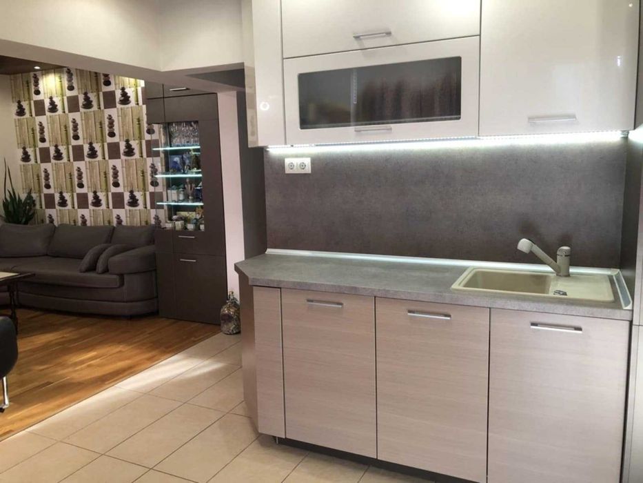 Продава се Тристаен апартамент в Плевен, Широк център - 105 кв.м за 1686 €/кв.м - Снимка #3