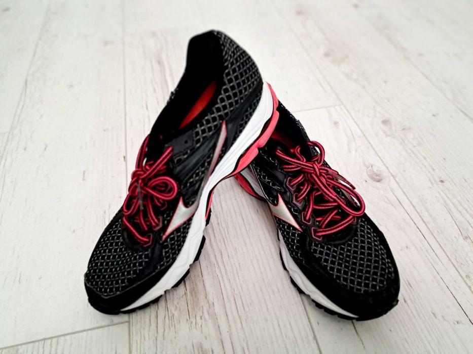 Mizuno Wave ultima 7 ориг.маратонки НОВИ!!!