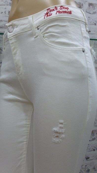 Бели маркови дънки