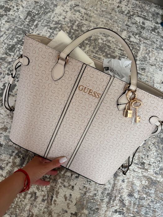 Дамска Чанта Guess