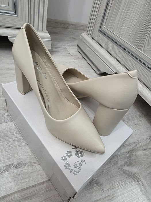 Pantofi bej 38 cu toc gros