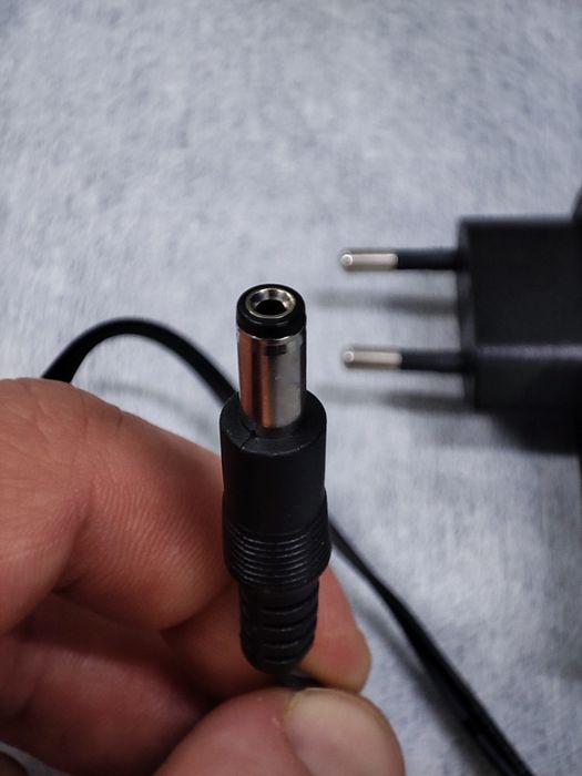 Alimentatoare 12V 1A noi – pentru camere supraveghere, routere, LED