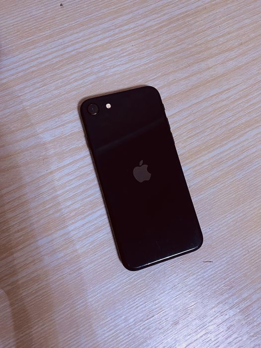 iPhone 128ГБ SE 2020