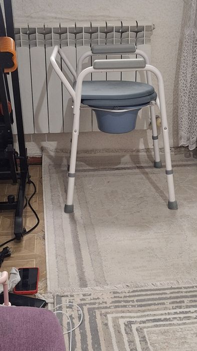 Санитарный стул туалет