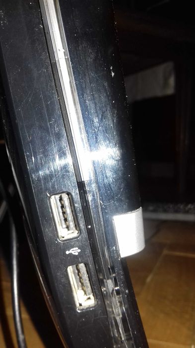 Trei calculatoare desktop