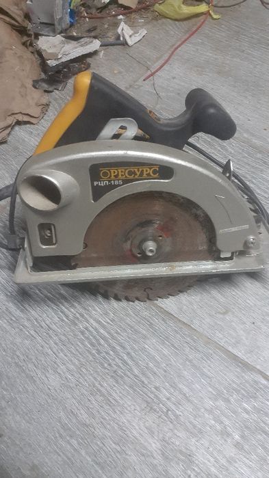 Бензиновая пила.