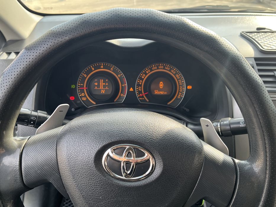 Машина Tayota Carolla