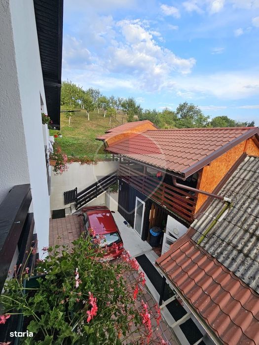 Casă / Vilă cu 9 camere de vânzare