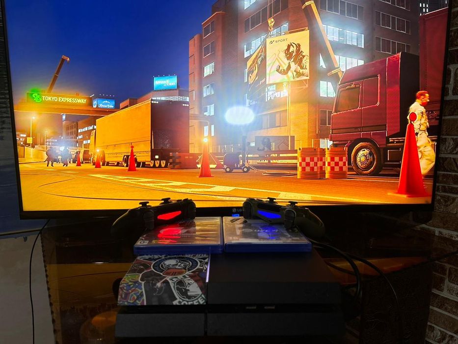 Playstation 4 в идеальном состоянии.