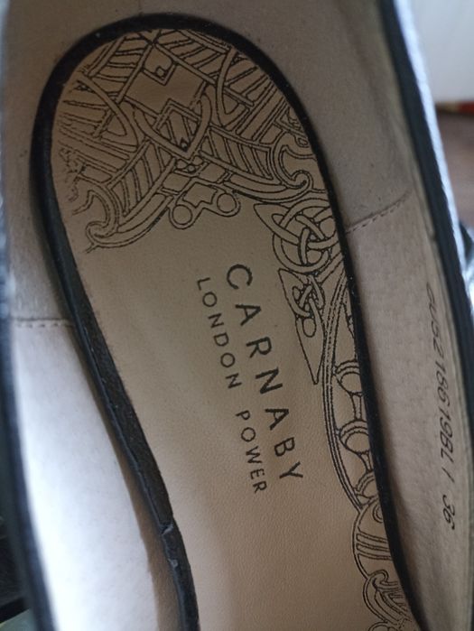 Туфли кожаные,удобные,одевала несколько раз, в отличном состоянии,