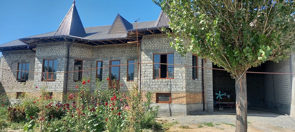 Uy joy uchastka sotiladi