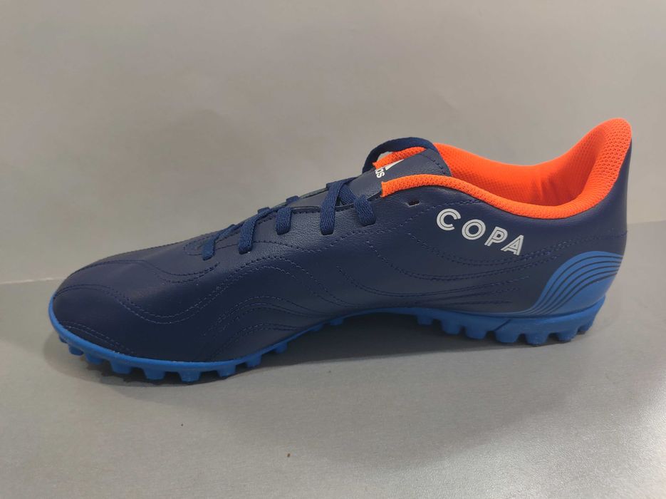 Adidas N41/26sm,.Футболни стоножки.Нови.Оригинал.