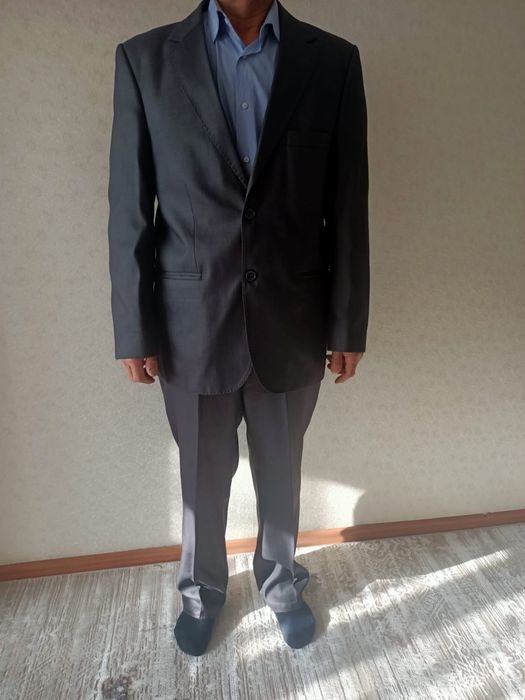 Продам костюмы, дубленка