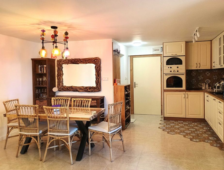 Дава се под наем Двустаен апартамент в к.к. Слънчев бряг - 78 кв.м за 255 € - Снимка #1