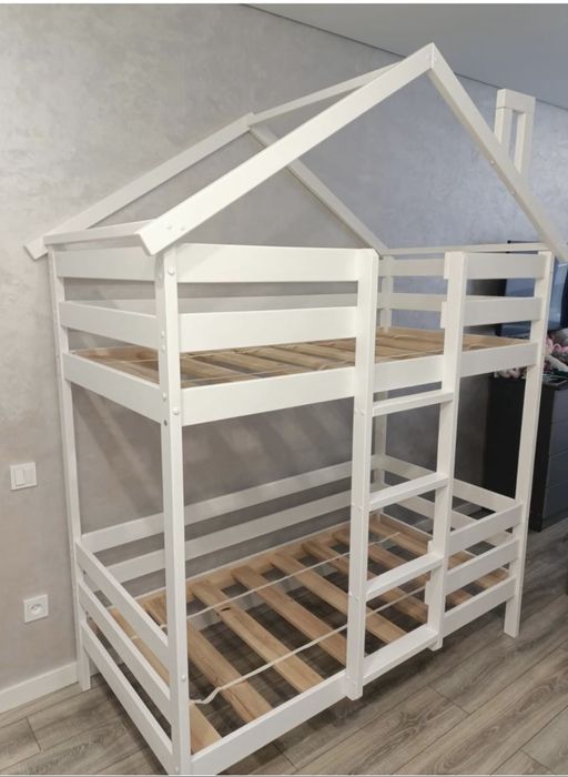 Двухъярусная кровать