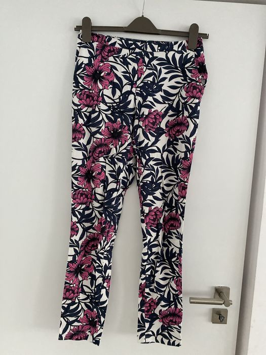 Pantaloni de vara inflorati cu talie inalta