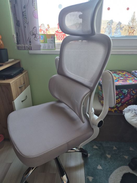 Офис стол нов само сглобен