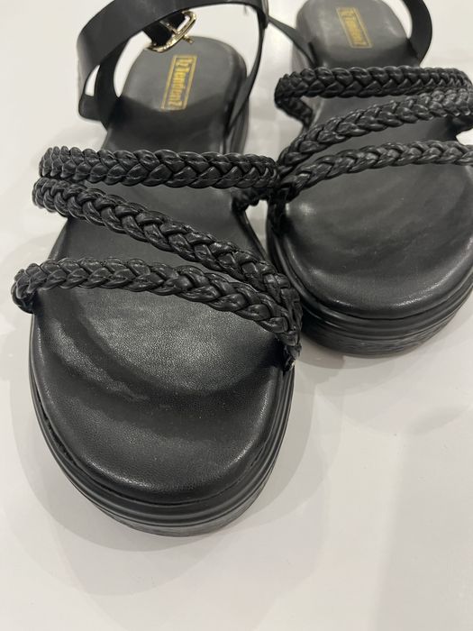 Продавам сандали