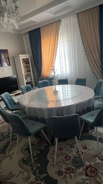 Сатылады  2 стол,  2 стулья жақсы жағдайда