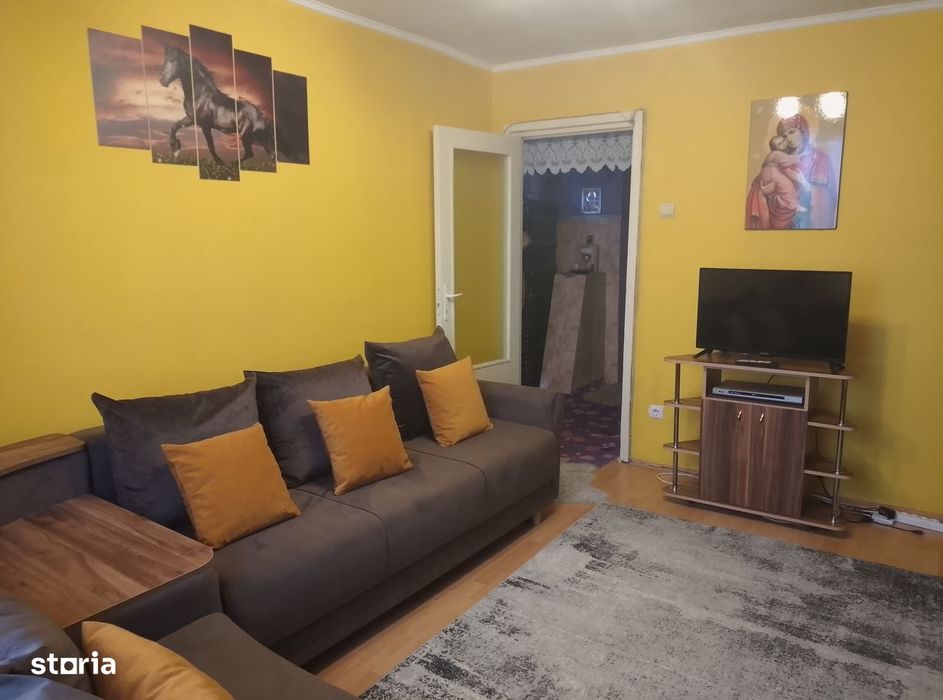 Apartament decomandat cu 2 camere și balcon închis