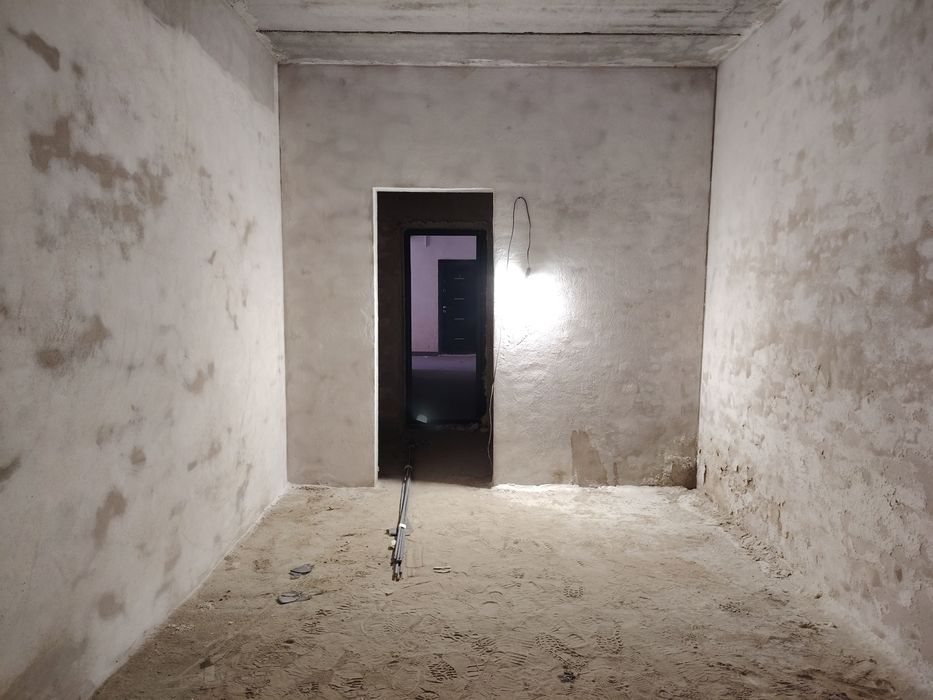 1 хоналик 42+42= 84 квадратлик дублекс квартира сотилади орентир 7 мик