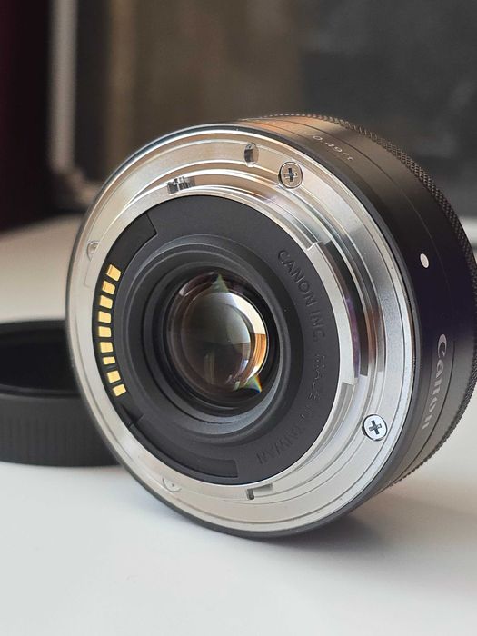 Obiectiv Canon eos-m 22mm