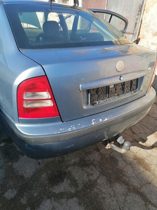 Dezmembrez Skoda octavia 1