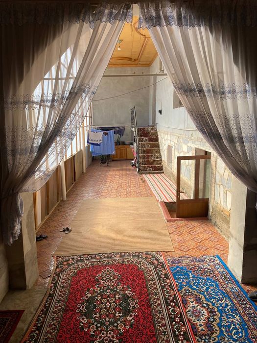 Сотилади 4 соток полтора этажка