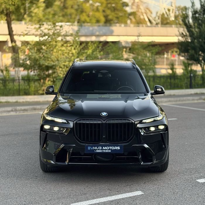 BMW X7 40i 2024.