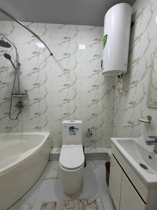 Срочно продается 3х комнатная люкс квартира на 1 этаже, в Самарканде
