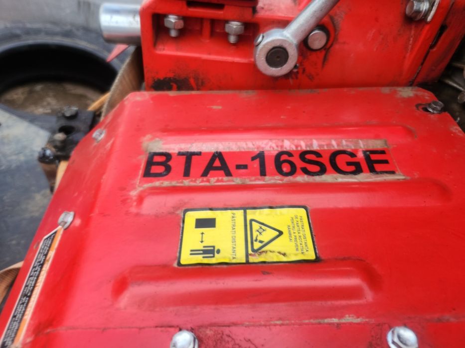 Vand sau schimb motocultor cu masina de cosit iarba