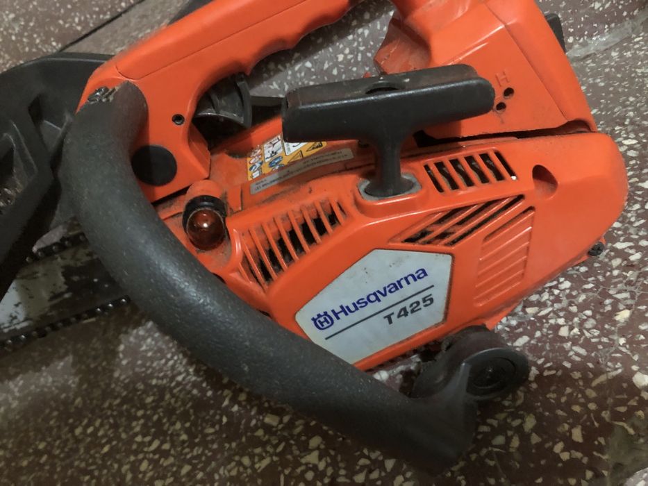 Drujba de o mana mica Husqvarna T425 în stare foarte buna