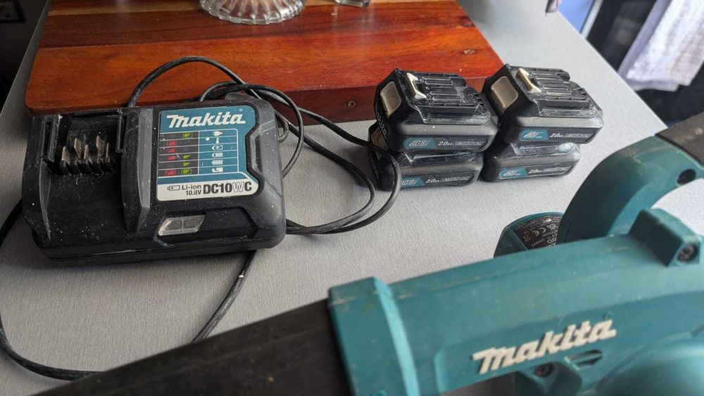 MAKITA Акумулаторна въздуходувка и мултитул