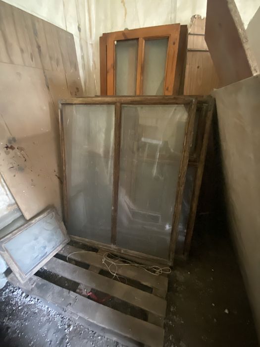 Окна деревяны со стеклами