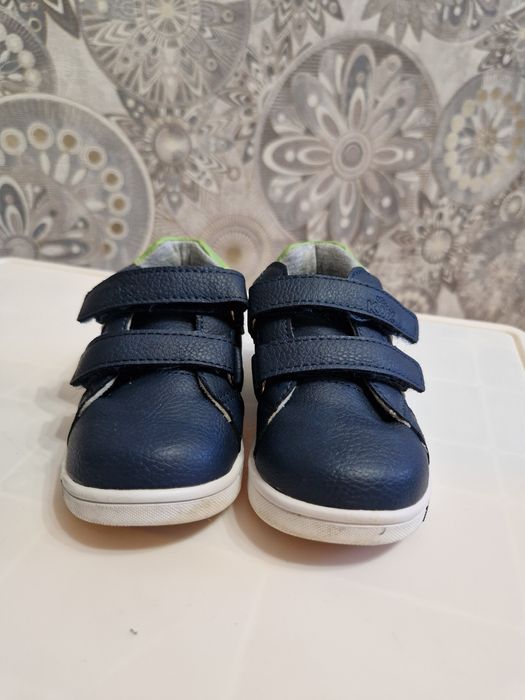 Детские кроссовки