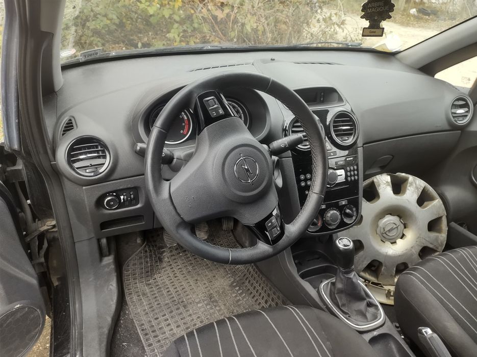 Corsa D на части