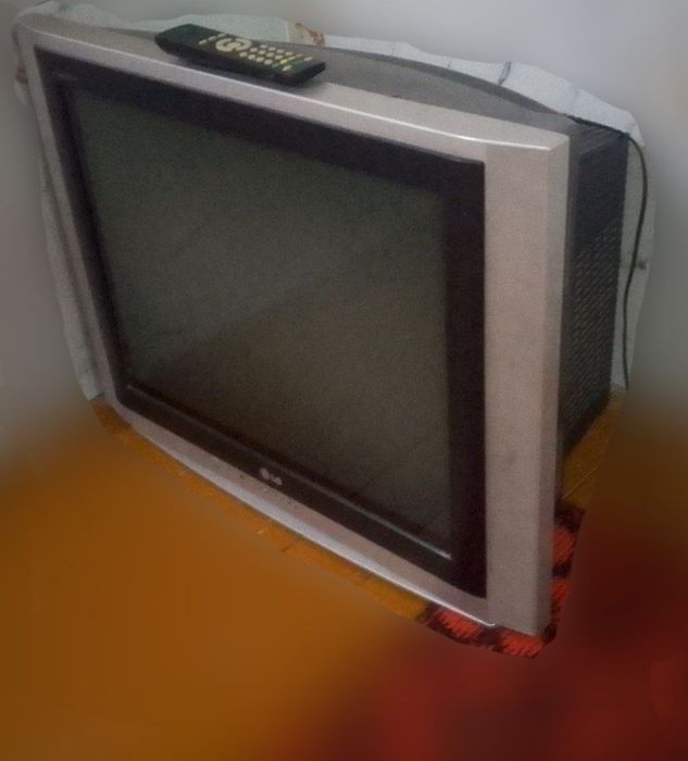 Телевизор ва Падставка 500 000 сум