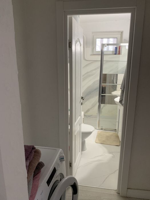 Inchiriez apartament cu trei camere