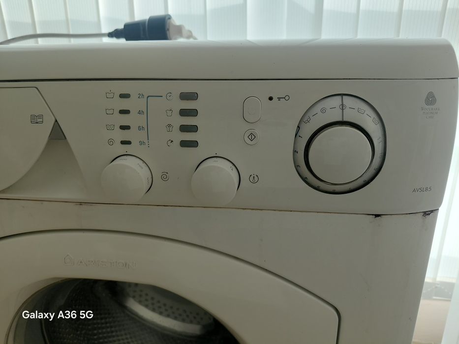 Продавам пералня Ariston