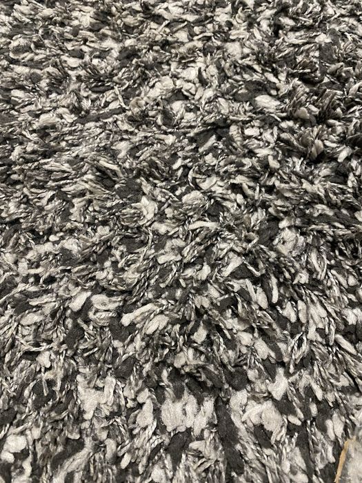 VAND covor  aproape  nou, a fost  primit cadou insa nu imi place.