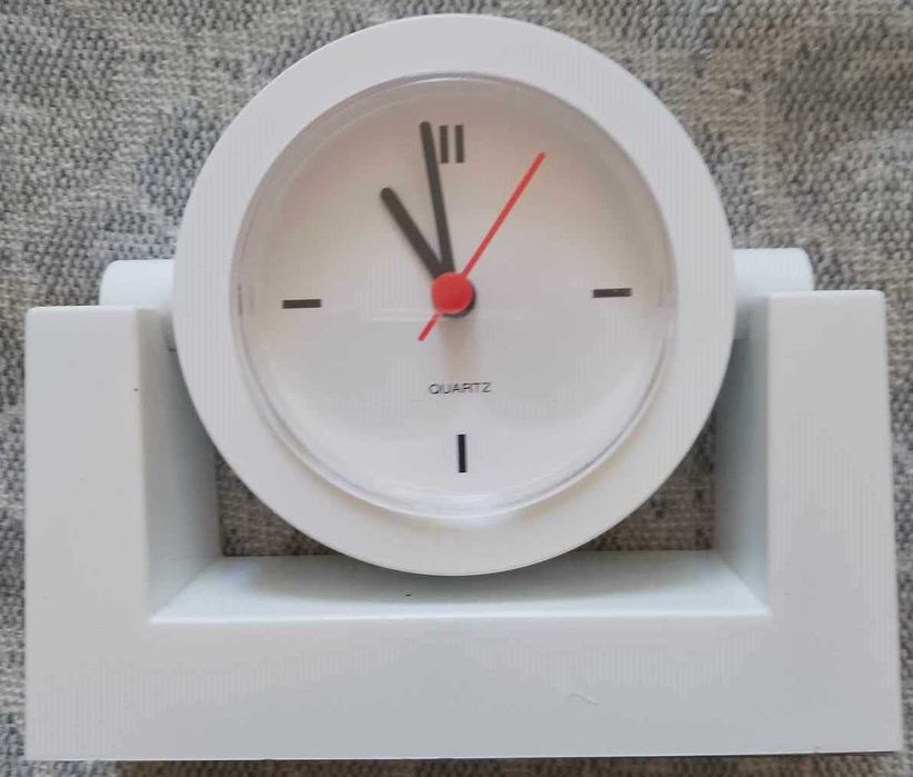 Часовник с батерия АА