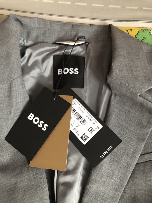 Vând sacou Hugo boss original.