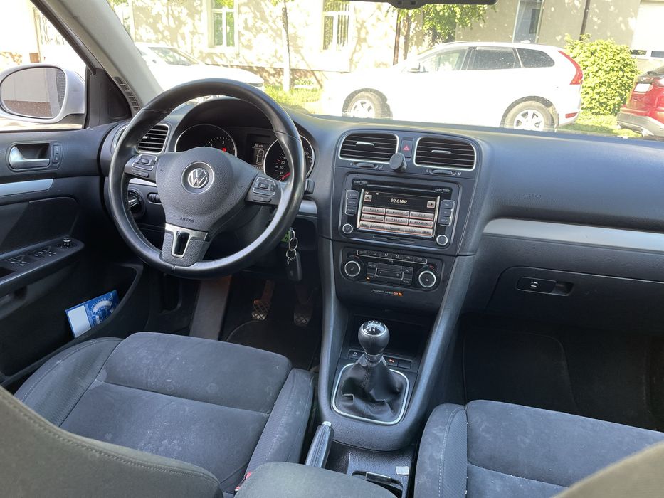 Vw Golf 6 - Motor 1.6 TDI - Navigatie - Xenon - Comenzi Volan - Pilot Automat - Incalzire Scaune - Senzori Parcare