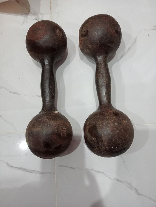 Продам гантели 5кг