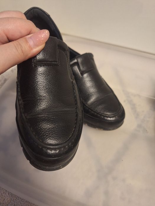 Продам школьные туфли на мальчика