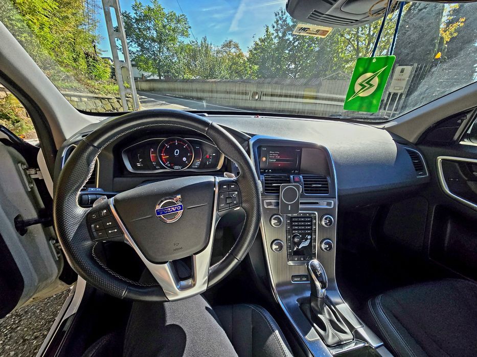 Volvo XC60 2.4 D4 AWD 190CP | Panoramic | Scaune Încălzite | Full Safety